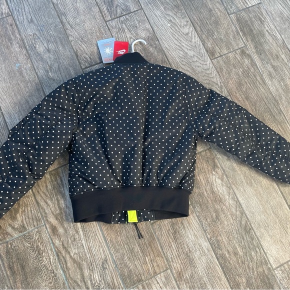 Brand New Nike Women’s Puffer Jacket - Picture 11 of 11